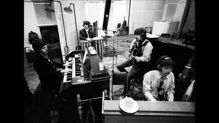 Beatlemania893's tweet photo. El 01 de febrero de 1967, durante las sesiones para el album "Sgt. Pepper’s Lonely Hearts Club Band”,  el tema que le da el nombre a este disco fue grabado. https://t.co/p6IZtAkksp