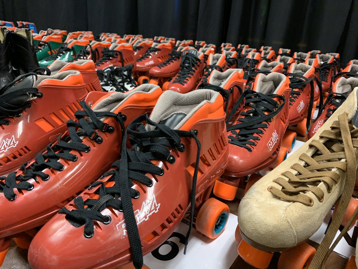 UTArlington's tweet photo. A roller rink, an oxygen bar, plenty of games and a DJ...
What a great way to spend a Friday night at UTA!
#Rollercade | #MavUp https://t.co/KVdkMasyqb