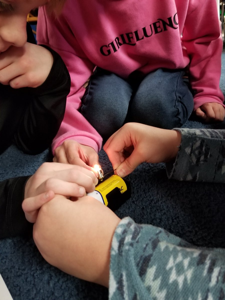 Ms_Young_Melzer's tweet photo. It took a couple of days, but every group figured out how to transfer energy from a battery to a lightbulb! 💡 https://t.co/uol2SsJuzd