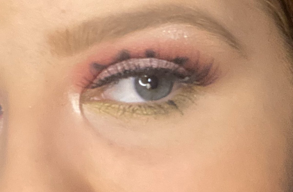 beth3105's tweet photo. @Harry_Styles 🎉HAPPY BIRTHDAY🎉 and thank you for everything you have done for me you inspire me everyday to Be me and I have inspired this look on your new album FINE LINE #STREAM thanks you so much and 🎉HAPPY 26TH BIRTHDAY #HappyBirthdayHarryStyles #fineline #WallsIsComing https://t.co/gf7s231nTp