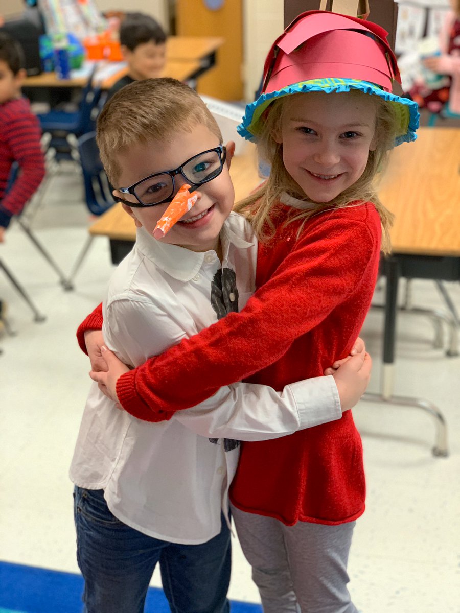 CubRunCongdon's tweet photo. ABC spirit day!! #Olaf #Wookiee #AppleTree #KindergartenTeacher https://t.co/uNjDHIG1Ef