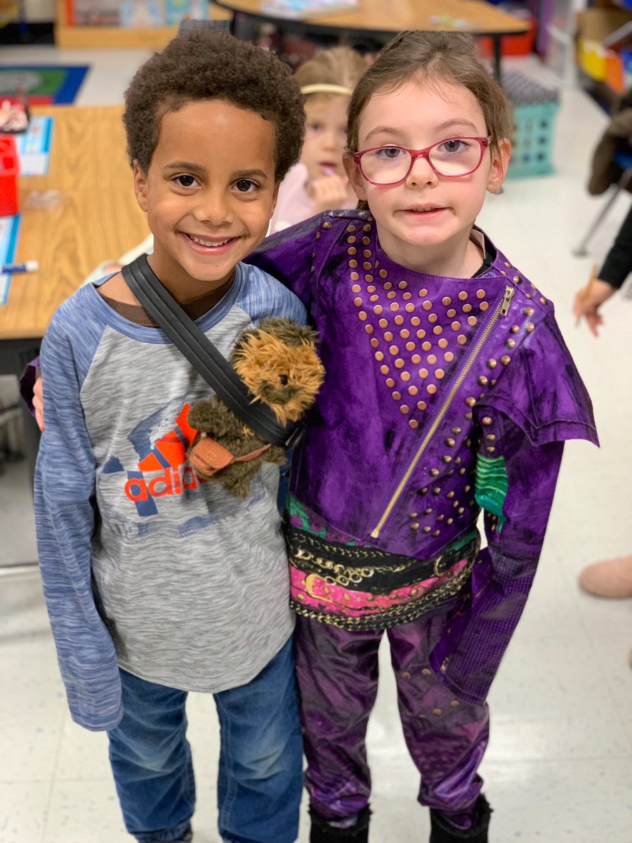 CubRunCongdon's tweet photo. ABC spirit day!! #Olaf #Wookiee #AppleTree #KindergartenTeacher https://t.co/uNjDHIG1Ef