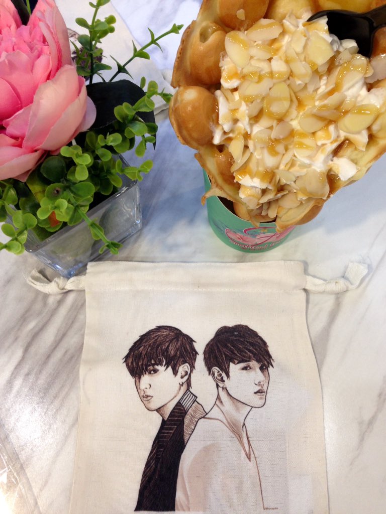 kjnahxxi's tweet photo. One week ago. Thank you @studi0seven for the beautiful tumbler and freebies. Hoping for more events na tumbler na ang binibigay ✌️#DK #Donghyuk #Chan #Chanwoo #DKxChan #iKON https://t.co/HOz9mzJaxw