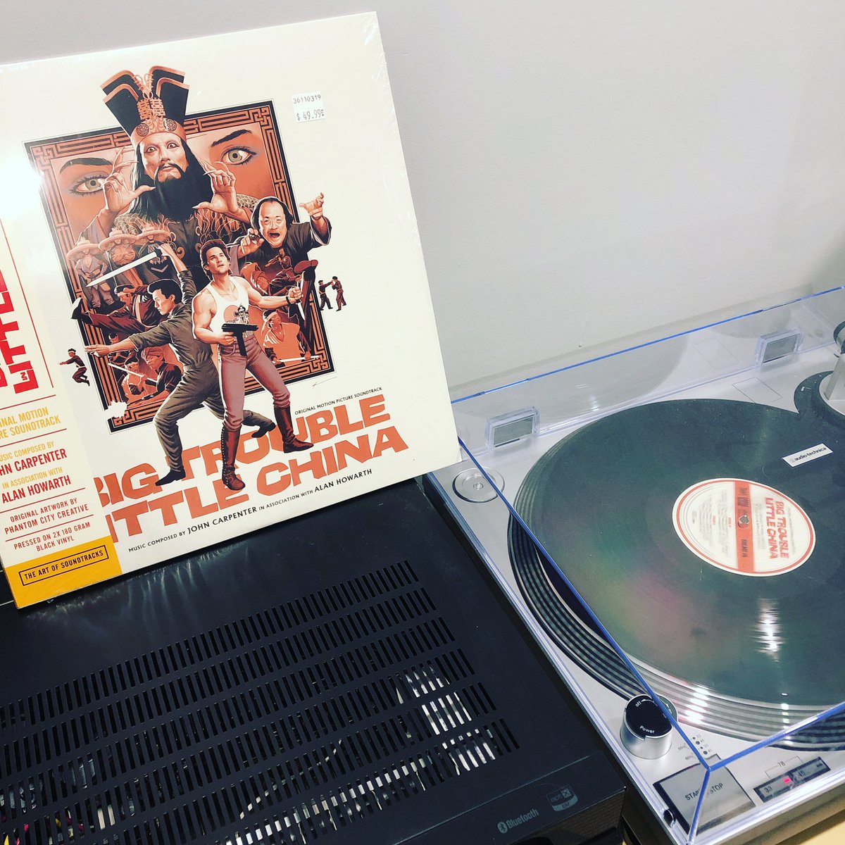 samielhajjeh's tweet photo. One of my favourite flicks. Found the #vinyl finally. #bigtroubleinlittlechina #eggshen #jackburton #lopan! https://t.co/dVV65i9qca