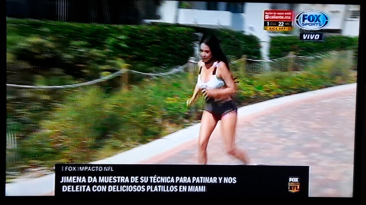 yaguemx's tweet photo. Que buen paseo por #Soutbeach @jimenaofficial en patines y excelente la opcion culinaria para #InsideMiami y @FOXImpactoNFL @FOXSportsMX 👏👍👌🏈 #NFLxFOX #SBxFOX https://t.co/MgspUgxAUj