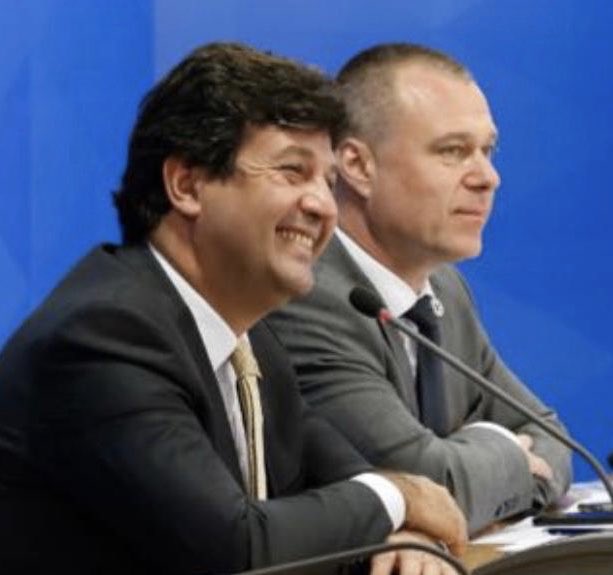 mandetta's tweet photo. Tenho muito orgulho da minha equipe no Ministério da Saúde. Destaco pela dedicação, criatividade e competência o  @HarzheimErno do qual não abro mão de estar à frente da Secretaria de Atenção Primária à Saúde(SAPS). https://t.co/szVJcSOhRE