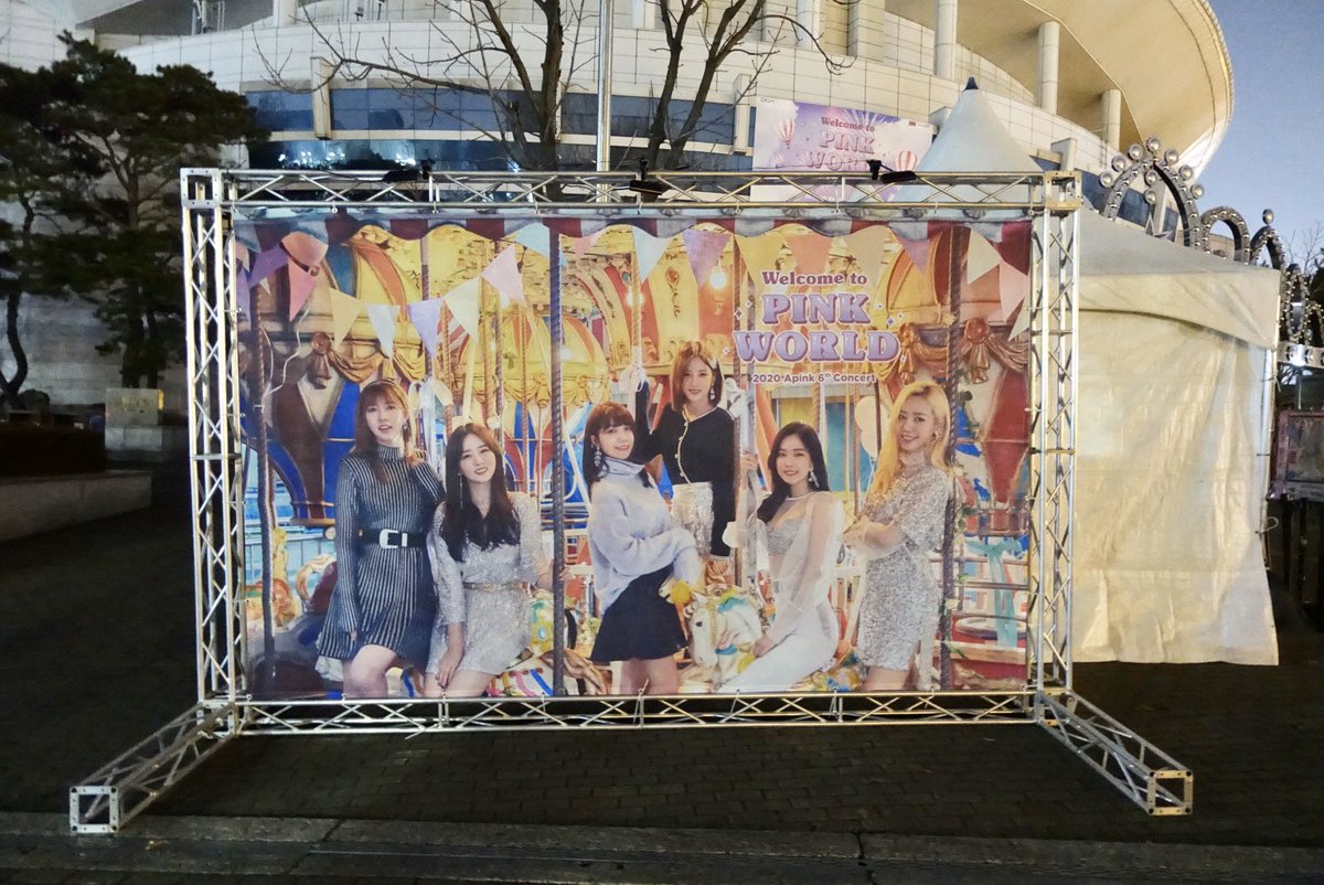 anjoupikachu's tweet photo. cold...🥶
#에이핑크 #Apink #6th_Concert
#PinkWorkd #WelcomeToPinkWorld https://t.co/vzbhfRY9B4
