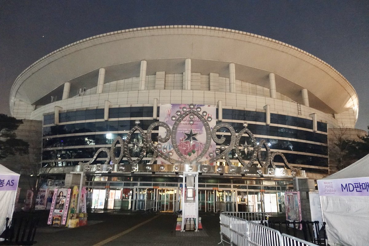 anjoupikachu's tweet photo. cold...🥶
#에이핑크 #Apink #6th_Concert
#PinkWorkd #WelcomeToPinkWorld https://t.co/vzbhfRY9B4