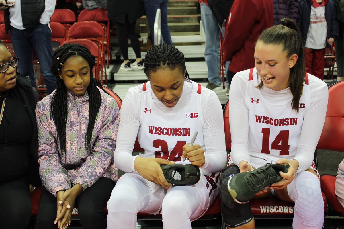 BadgerWBB's tweet photo. All smiles when weโre having fun ๐
#UWShoeProject #OnWisconsin https://t.co/7iDi8jKr4N