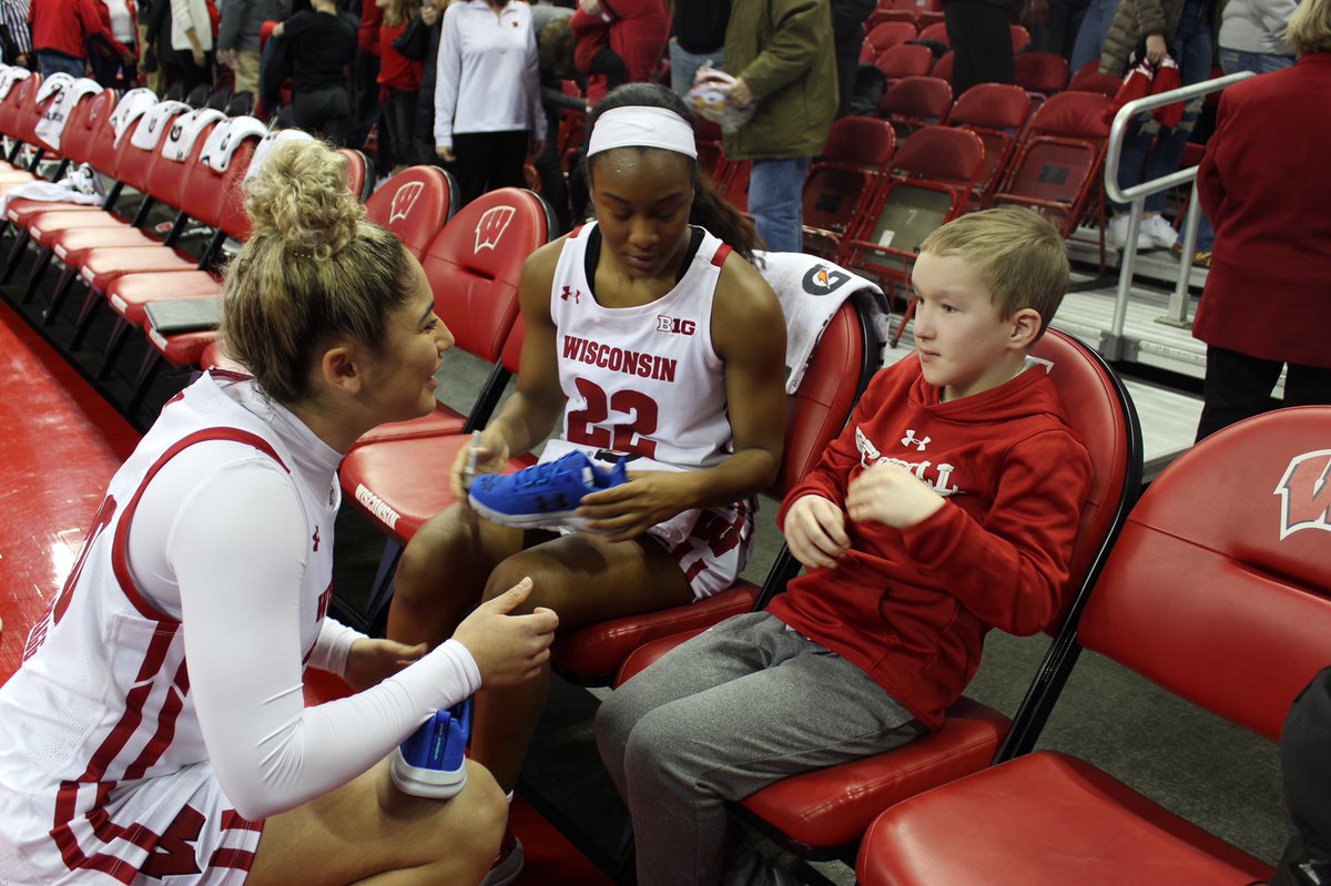 BadgerWBB's tweet photo. All smiles when weโre having fun ๐
#UWShoeProject #OnWisconsin https://t.co/7iDi8jKr4N