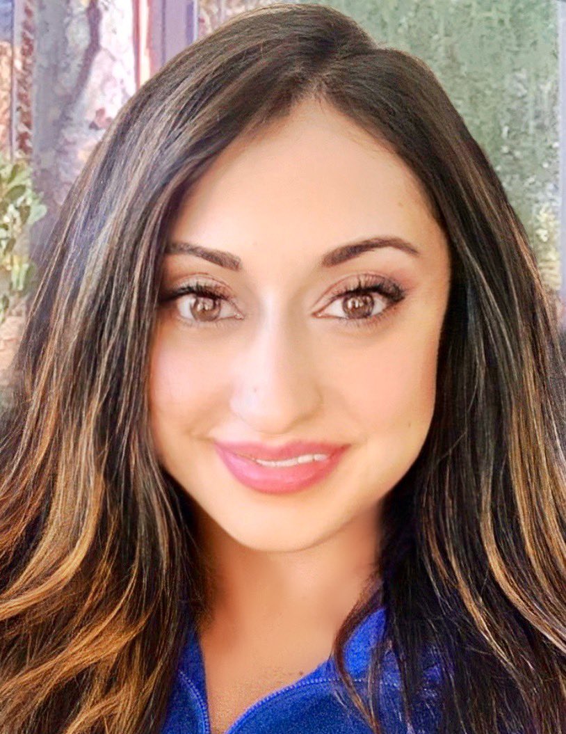 zenuniverse0306's tweet photo. Hoping the only crooked thing about me today is my smile. So funny ...like I only had the energy to open it halfway and on one side😂😂😂 Now when I look at this most of my features look crooked. See? It all starts with the smile:)) #crookedsmile #smileforhealth #HappyFriday ❤️🙏 https://t.co/tDyoMKNJYq