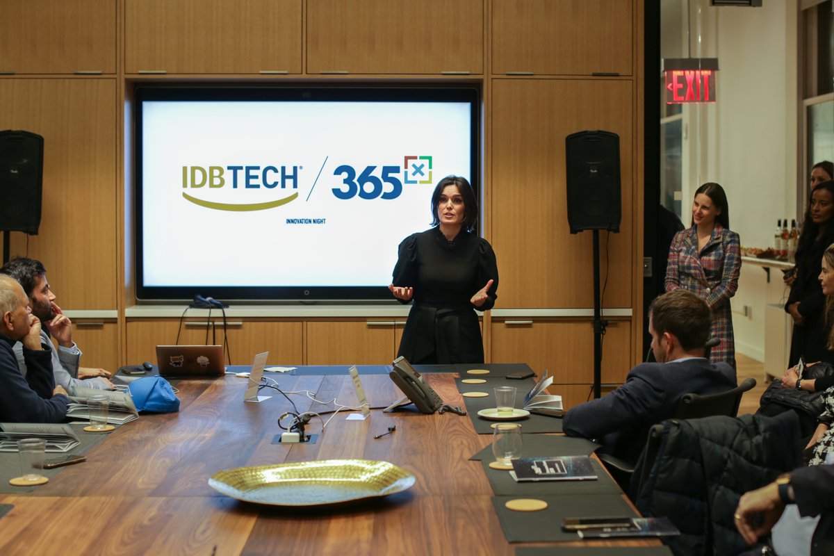 idb_bank's tweet photo. #IDBTech, the #technology #banking team at @idb_bank, partnered with #SaronaVentures to host a pitch night and #innovation event in #SoHo, #Manhattan that introduced #tech #investors to start-ups. https://t.co/hJMtEBEsE7