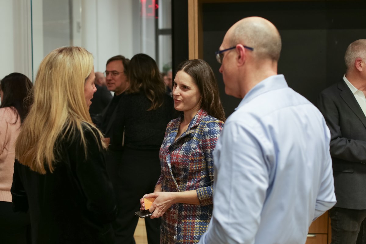 idb_bank's tweet photo. #IDBTech, the #technology #banking team at @idb_bank, partnered with #SaronaVentures to host a pitch night and #innovation event in #SoHo, #Manhattan that introduced #tech #investors to start-ups. https://t.co/hJMtEBEsE7