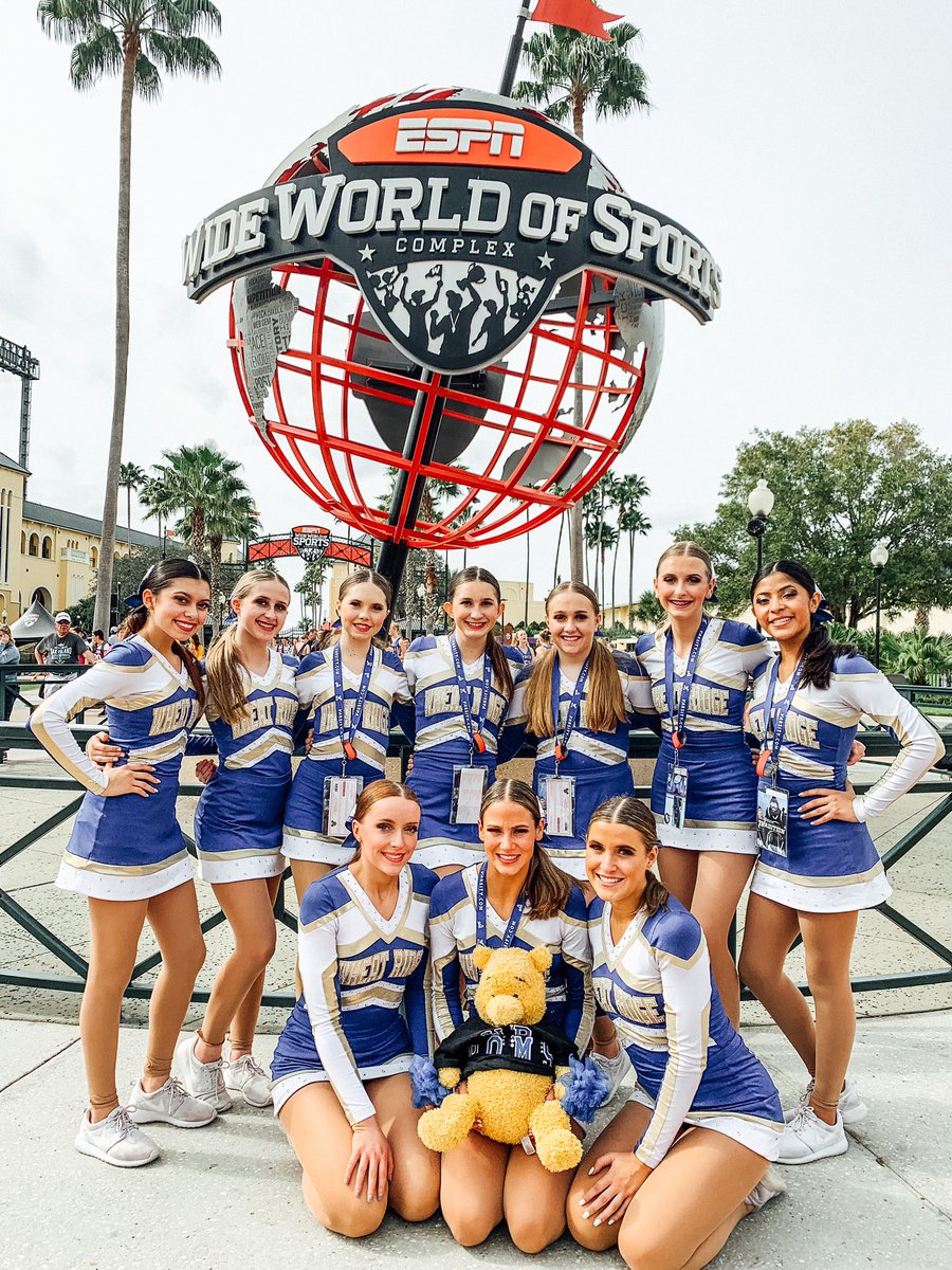 WR Varsity Poms tweet media