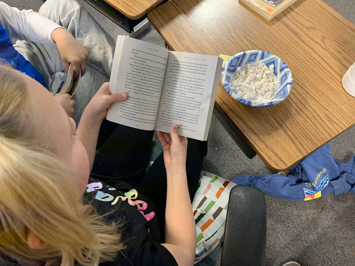 A little popcorn 🍿 and some afternoon choice reading, We ❤️Pages with the Pack. Thanks <a href="/WestWoodsWolves/">West Woods Elementary</a> PTSA for everything you do! #reading #fundraiser #elementaryschool #popcorn #4thgrade