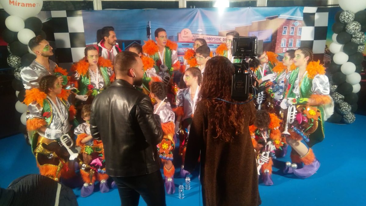 mirametvcom's tweet photo. 🤡Los orotaveneses de #Minivirgues el confiesan a @VictorBrito que su actuación les ha salido "súperbien", pese a que han tenido muchas dificultades para llegar al concurso #MurguitasMírame #MurguitasSC https://t.co/2T5algq3Qe