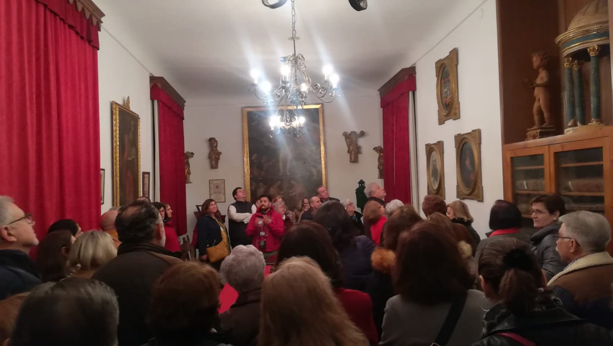 ClaritasTurismo's tweet photo. Para acabar el mes de Enero, lo hacemos con una visita nocturna a la Santa Capilla de San Andrés 👏🥳
Muchas gracias a todxs!! 🥰
#claritasturismo #claritasjaen #jaén #santacapilla
@jaenturismo @turismodejaen @CulturaTurism https://t.co/IIa9AhPTnD
