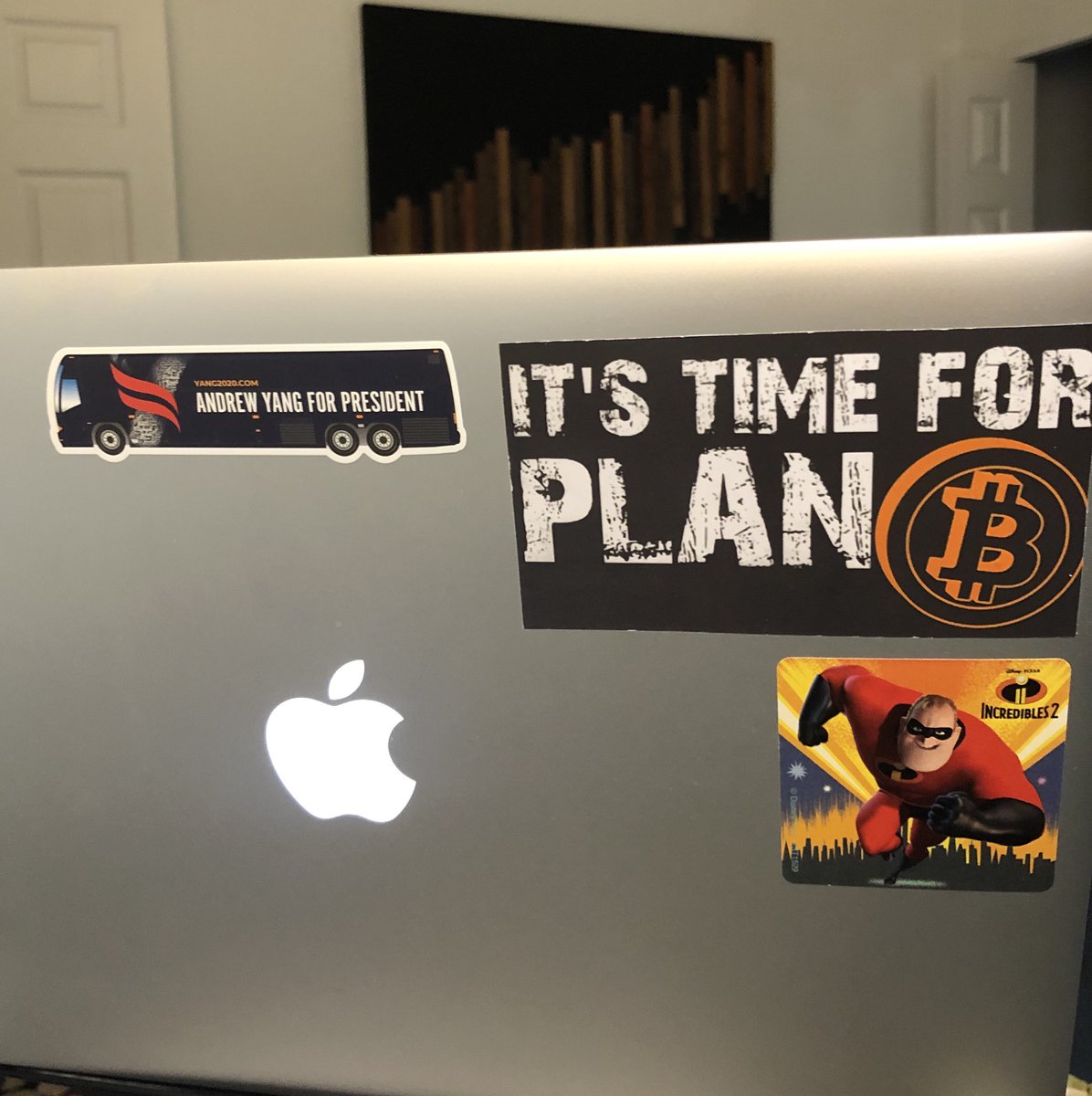 b05crypto's tweet photo. #YangGang, got my #YangBus sticker today! https://t.co/iAt6t8MjWt