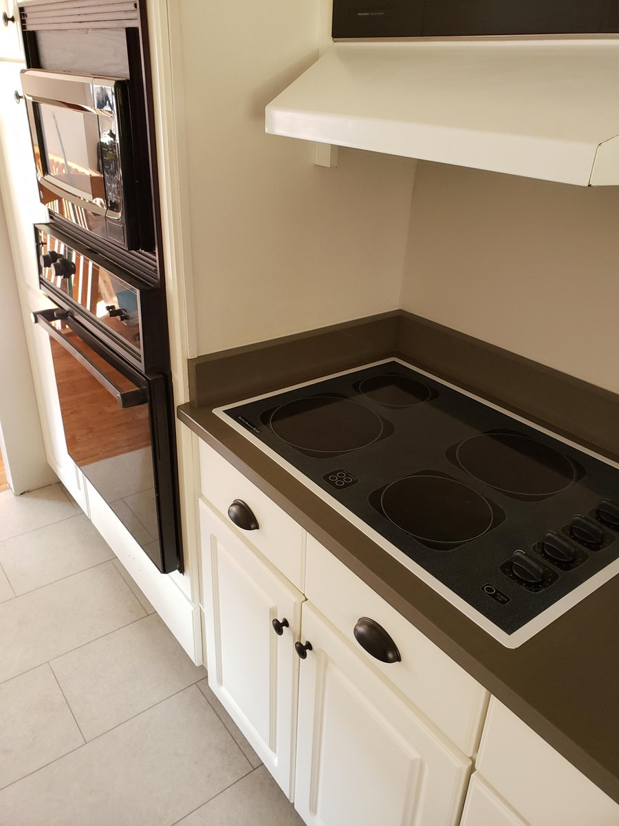 TowerSurfaces's tweet image. New quartz counter tops are a great way to modernize any kitchen!