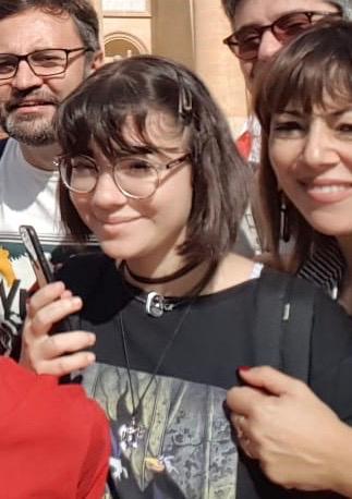 1itadorito's tweet image. ‼️Oggi A NAPOLI questa ragazza è uscita di casa e non è più tornata, hanno mandato queste cose nel gruppo della mia scuola, fate girare per favore. Se sapete qualcosa chiamate subito i numeri indicati sul foglio.