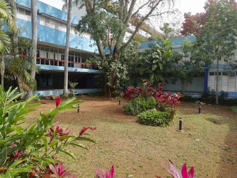 LuandaDiago's tweet photo. Uno de los mejores momentos de mi existencia fueron los transcurridos en la escuela Lenin, a esta le debo una buena parte de lo que soy hoy. Gracias Lenin por existir, gracias a la vida por haberme dado el privilegio de cursar mis estudios preuniversitarios en dicha institución. https://t.co/J9qTniS9oC