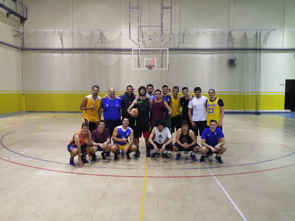 Tanausubrosa's tweet photo. Último entrenamiento de Guliano(con el balón),alias Astérix,fue un placer tenerlo estos meses con nosotros,un currante!! Nunca un mal gesto. Feliz regreso a Roma!!@EvecanSport https://t.co/Ua4gYnz7VO
