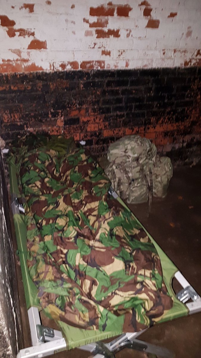 ChasBlackUK's tweet photo. They promised me en-suite ππ #britisharmy #fieldweekend #mercian https://t.co/4sAO64EqLh