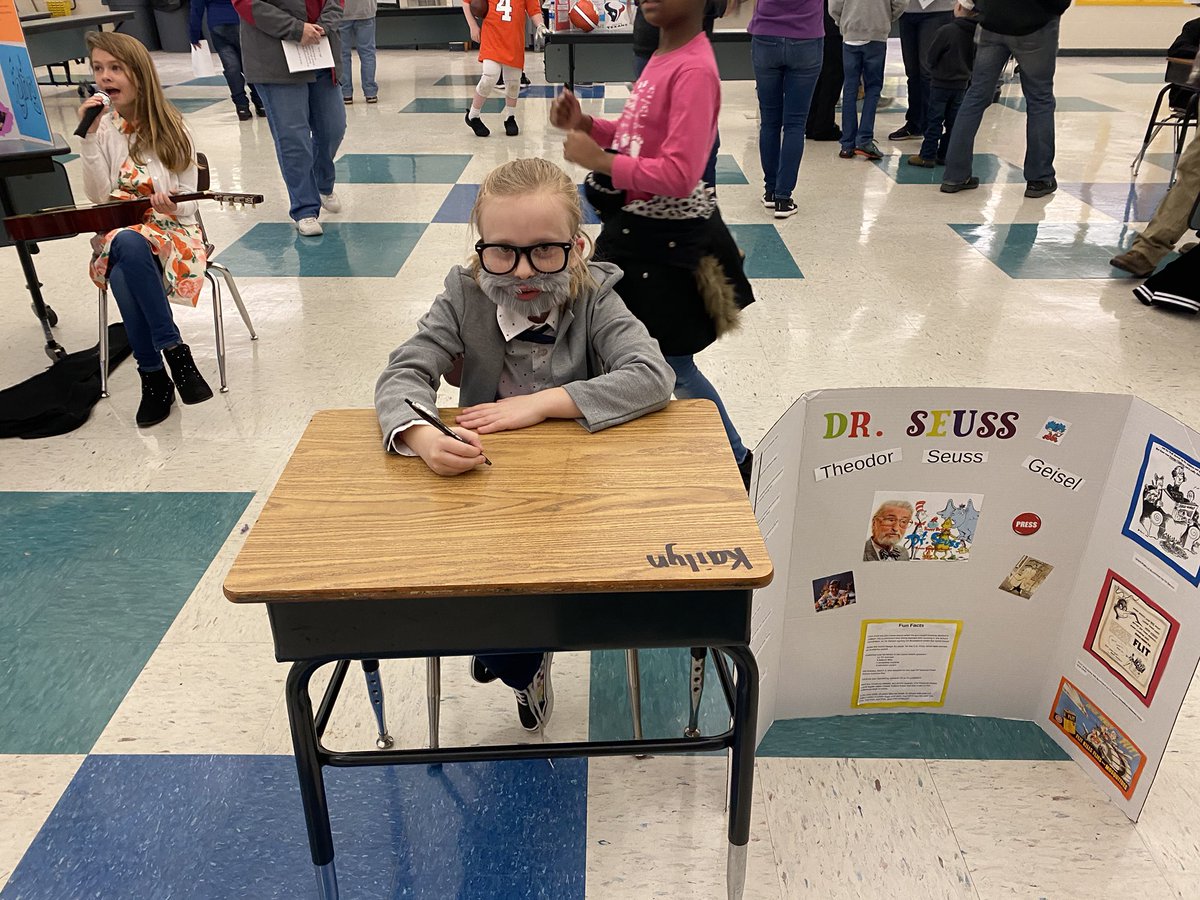 MishoeAngie's tweet photo. BLES 3rd grade GT wax museum. https://t.co/3zjpAvn976