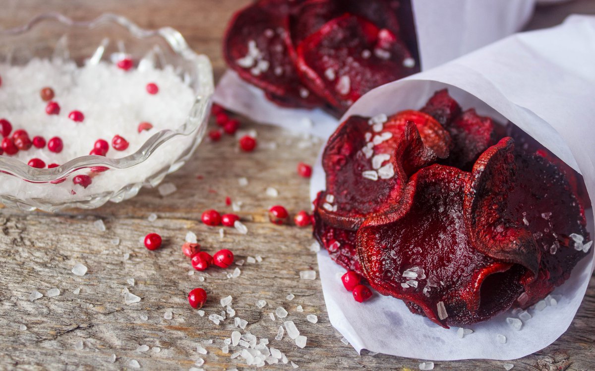 EvergreenHerbsL's tweet photo. We are all prepping for our Game Day Snacks on Sunday. Why not try some healthier options, like:
Roasted Beets Chips.
Perfect with your favourite dips without the guilt!
#SuperBowl2020 #gamedaysnacks #redbeets #beets #vegetablechips https://t.co/4K8BkQNvKJ