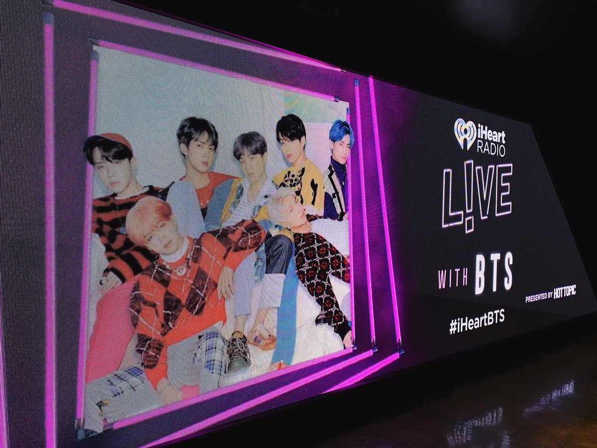 loveisoctober's tweet photo. BTS โก 200127
โ iHeartRadio LIVE
@BTS_twt #iHeartBTS #BTSxHT https://t.co/3gFTJLqaNl