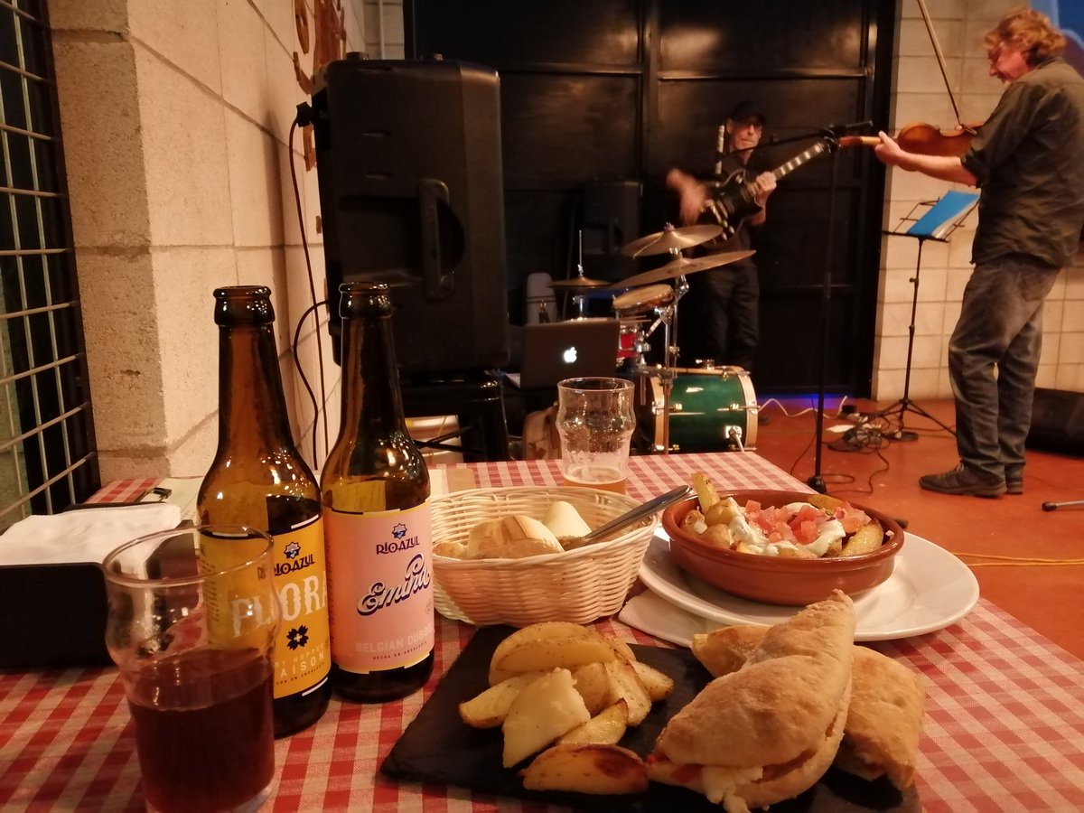 Concierto  y buena cerveza en <a href="/cervezasrioazul/">CERVEZAS RIO AZUL</a>  🍻🎶