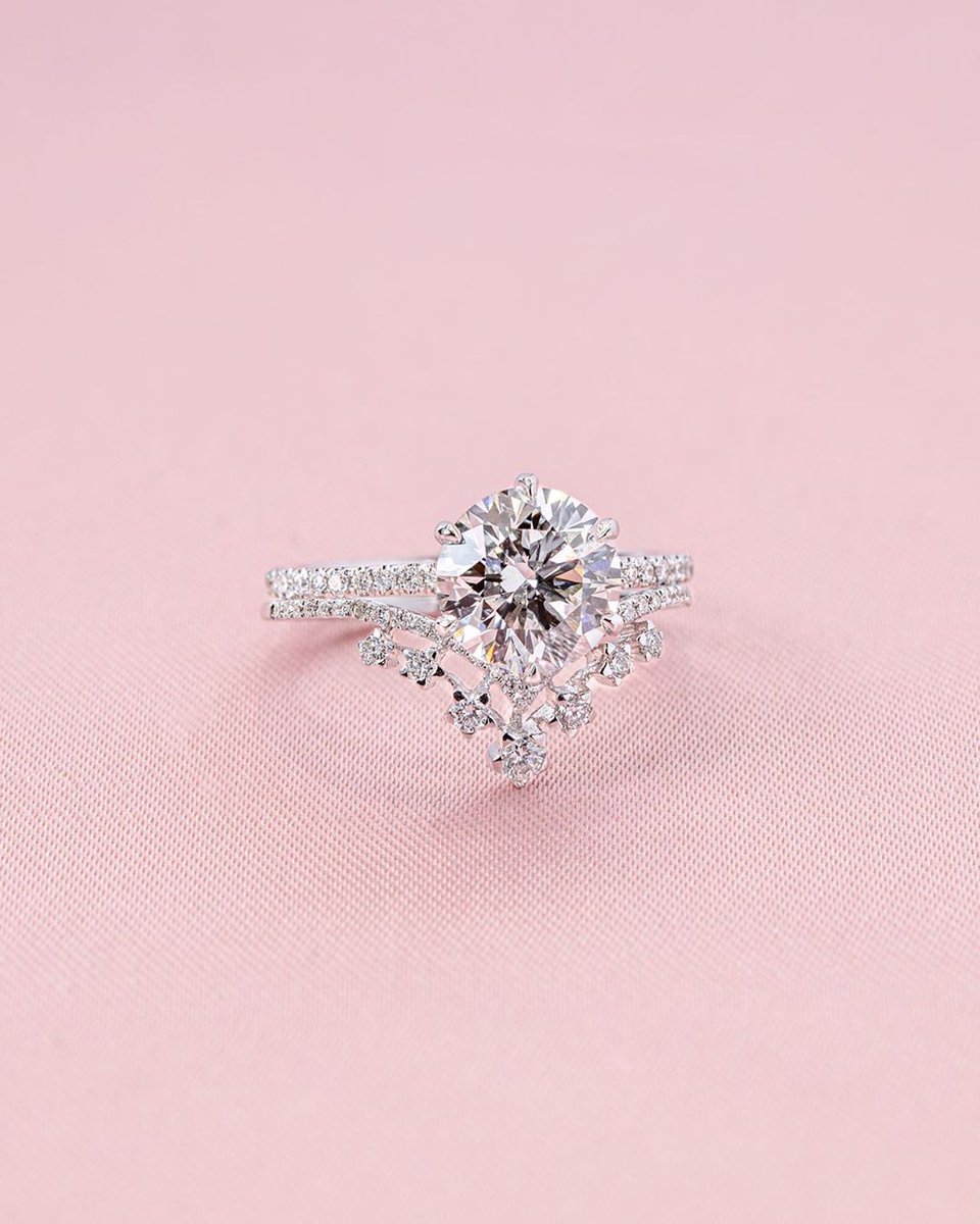 PBrideDiamonds's tweet photo. Ready to wear Cindie Engagement Ring with a 2.07ct F SI2 Diamond, paired with our V-Constellation Band 💍✨
⠀
💍Cindie 2.07ct F-SI2 Round Lab Grown Diamond Engagement Ring - $6,875
💍V-Constellation Stackable Ring - $599
⠀
#cindiering #constellationring https://t.co/gPbhTZVHoj