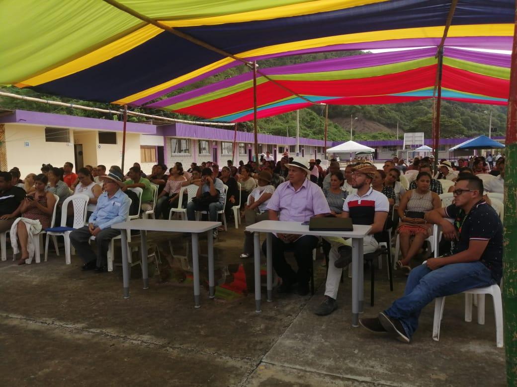 ArtePerdidoEduc's tweet photo. Hoy se presentó nuestra serie documental con el pueblo montubio de #Manabi #Ecuador en el centro de apoyo de San Vicente de la @UNAEcuador https://t.co/vLXvAVhDnc
