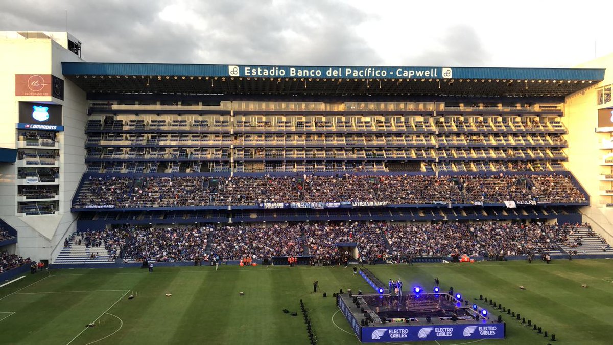 WladimirCg18's tweet photo. Viví la #ExplosionAzul2020 y me deja una gran sensación este #emelec tiene buen juego, dejó una buena imagen y más que todo encontró un jugador que le ayude en la pelota parada. Que gran #equipo que armo emelec para esta #ligaprobancopichincha https://t.co/0sUGfmuvNm