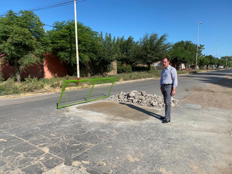 wtorchio's tweet photo. Estamos realizando obras de Bacheo y continuando con el Programa de Cordón Cuneta con Mejorado #CasaresCreceConVos https://t.co/27Y1zKQt9c