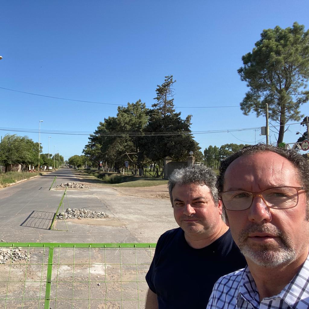 wtorchio's tweet photo. Estamos realizando obras de Bacheo y continuando con el Programa de Cordón Cuneta con Mejorado #CasaresCreceConVos https://t.co/27Y1zKQt9c