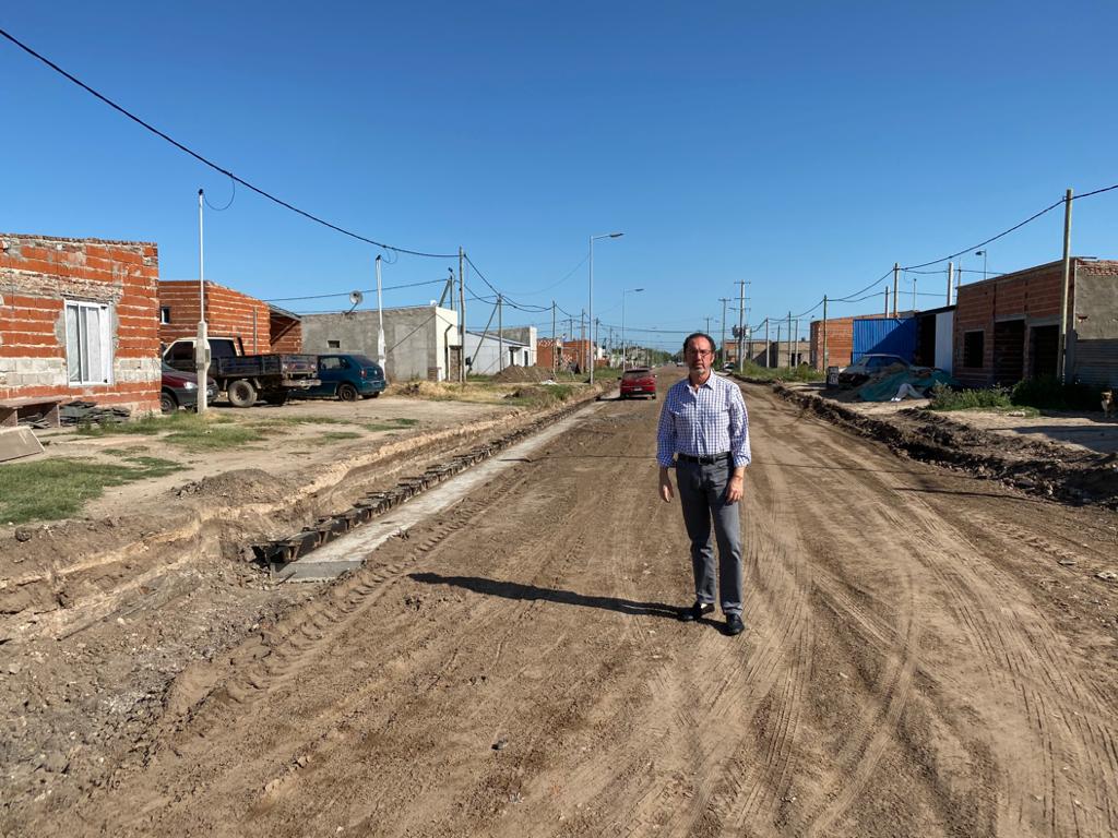 wtorchio's tweet photo. Estamos realizando obras de Bacheo y continuando con el Programa de Cordón Cuneta con Mejorado #CasaresCreceConVos https://t.co/27Y1zKQt9c