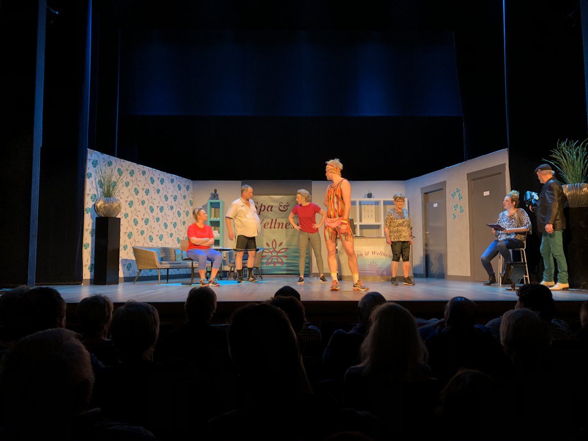 Vanavond te gast op de ruiteravond van de Deltaruiters in de Stadsgehoorzaal. Genoten van een mooi en hilarisch toneelstuk. De moeite waard om te gaan kijken en u heeft morgenavond nog een kans!