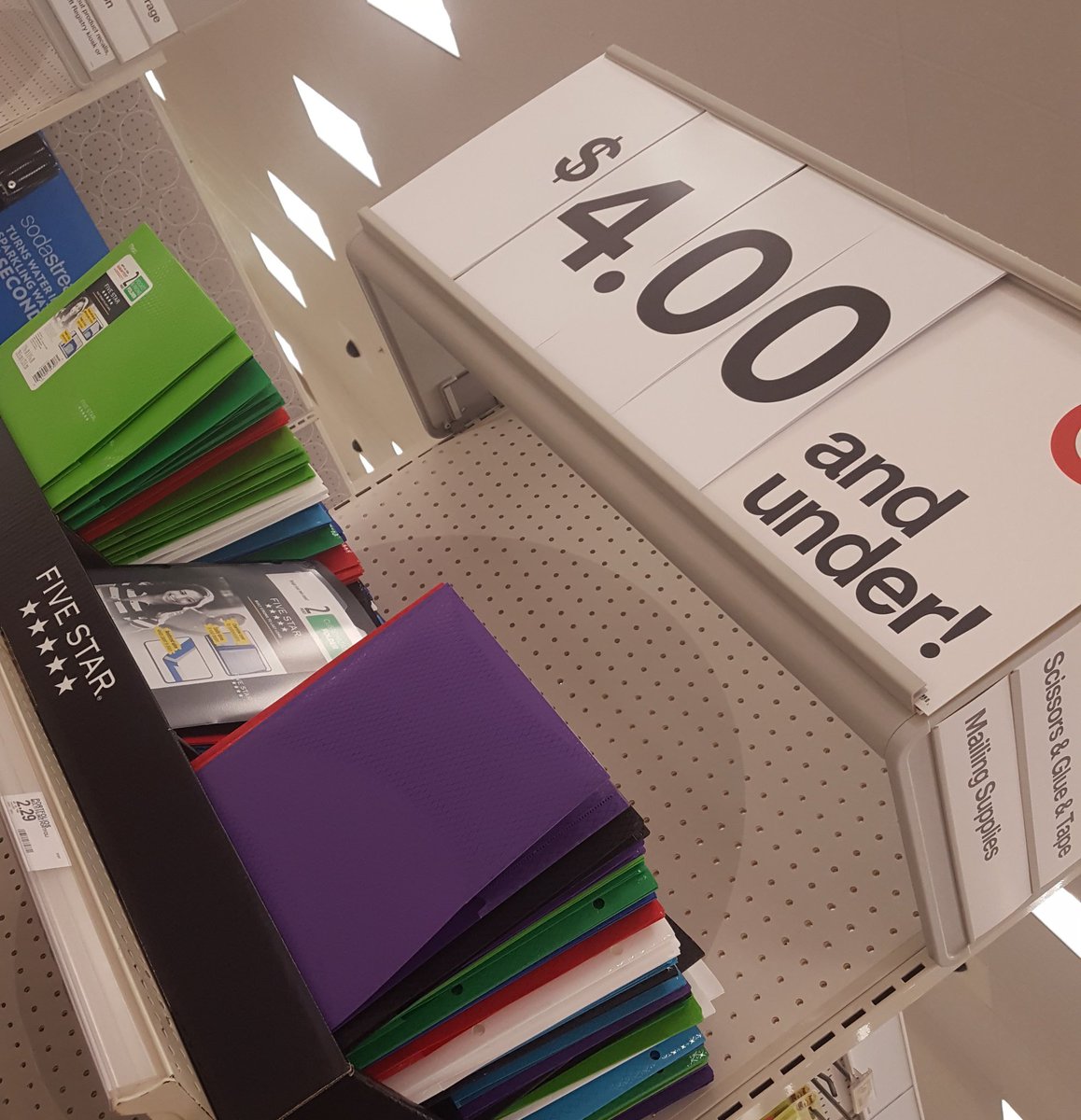 SimmsKrystle's tweet photo. New Year, new gear! #T1104 loves the new #signingstandards ! 🙌 @bagaier https://t.co/O2f6UWgkqd