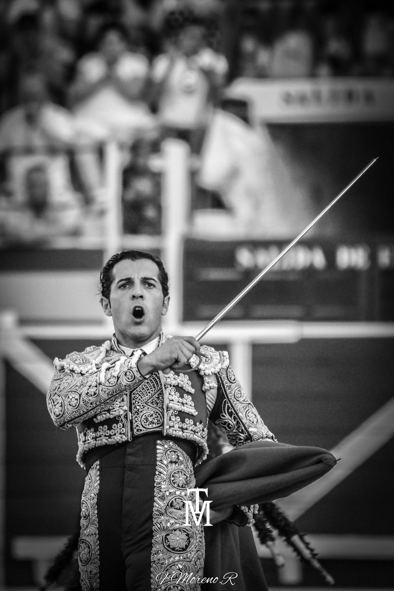 81Paquillo's tweet photo. Dificil entender que aquello que te dá la vida te la pueda quitar...
Portarse bien los míos.
#AntonioLinares #Torero #DesplanteTorero #Tomelloso #Recuerdos #Detalles #Torería #FotografíaTaurina #FMorenoR #ByN #BlancoyNegro #Sony #SonyAlpha #sonya77 #Tamron #TamronLents https://t.co/pkCRSKzwWl