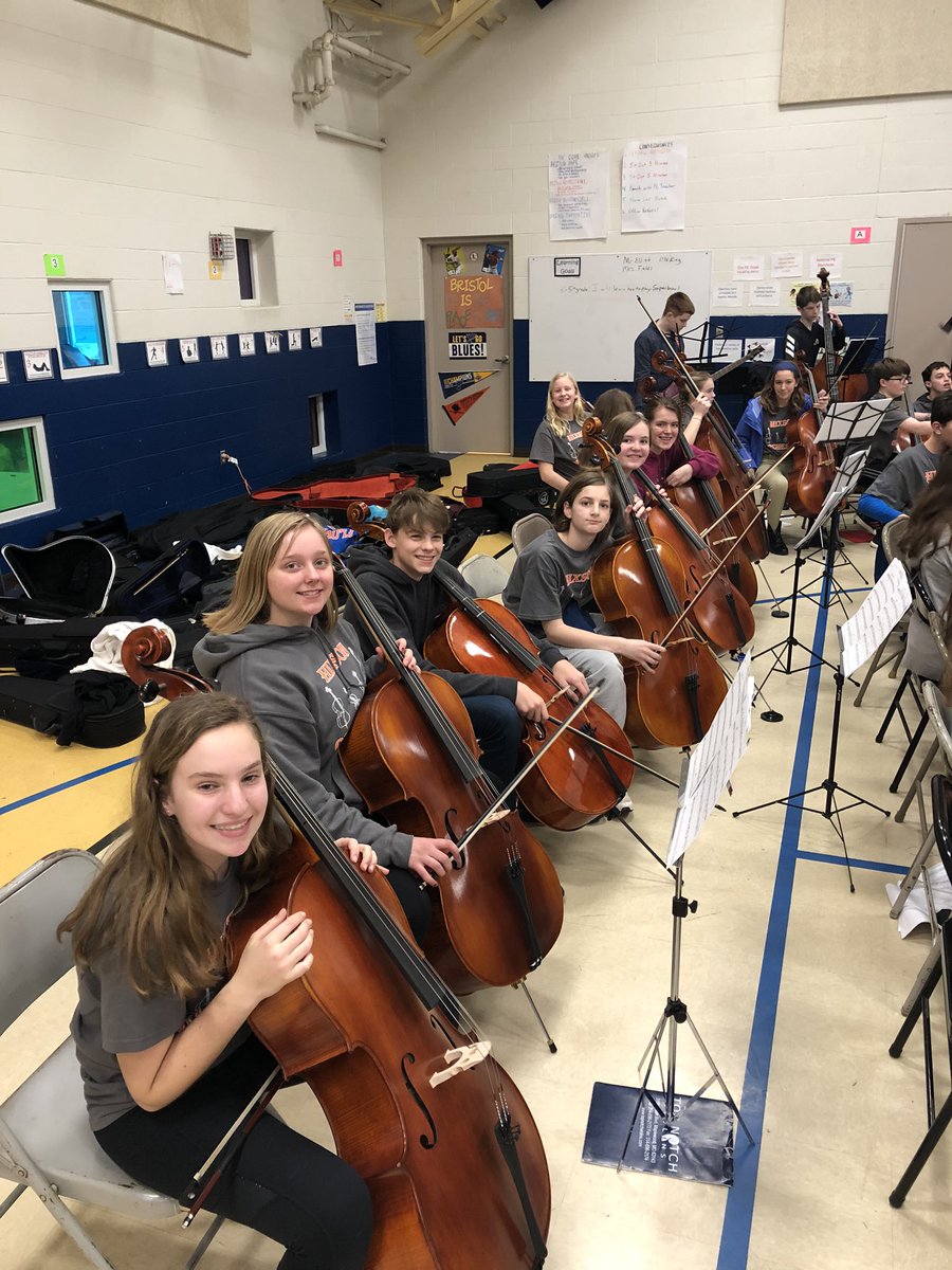 HixsonOrchestra's tweet image. Had so much fun with the 8th grade orchestra touring the WG elementary schools today! #JoinStrings!