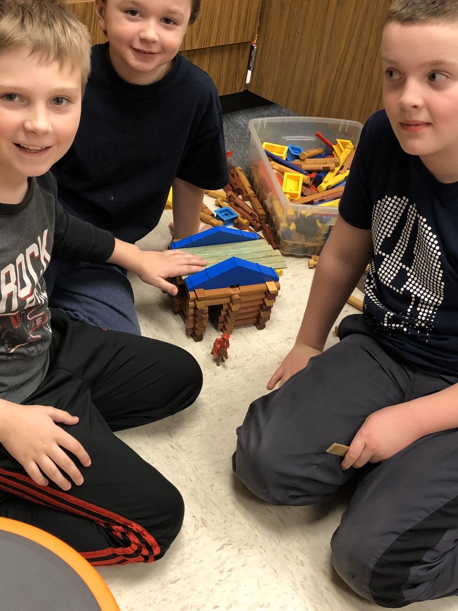 LTolkinen1's tweet photo. Building huts for Pickles and Ketchup. #mesway https://t.co/aXqJZiELAu