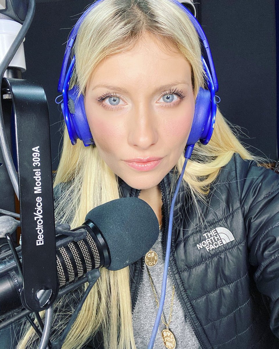 ShirleyVarnagy's tweet photo. He leído detenidamente sus comentarios con relación a la entrevista realizada a Juan Barreto esta semana en mi programa #ShirleyRadio. El debate me parece oportuno para hablar del rol que debe cumplir un periodista. Abro hilo-> https://t.co/tvIpcH98gZ