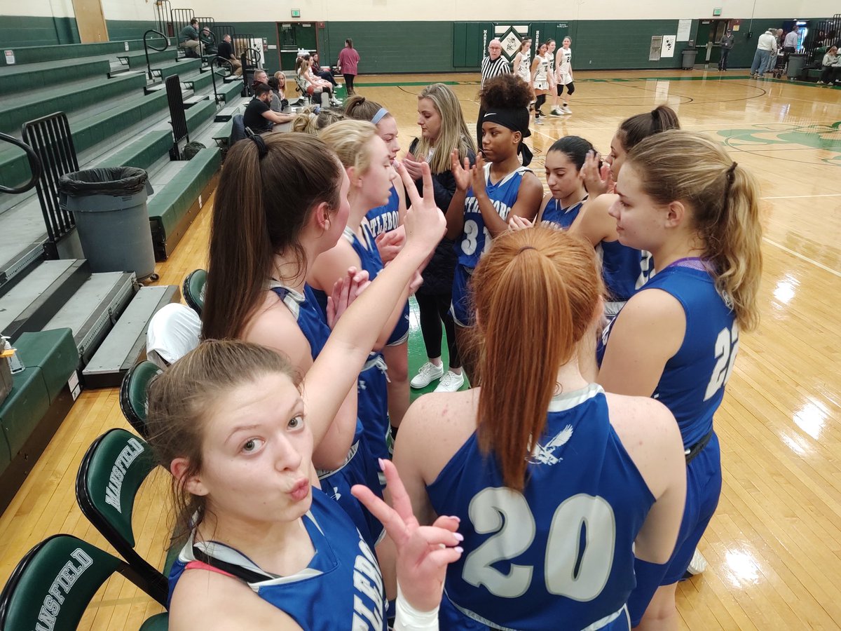 Frosh come up short on opener
JV game under way @coachbreezyy 
Coaching em up @AboroPrincipal @mhoule32 <a href="/THEPOUNDahs/">THE POUND🏉🏀🏒⚾️</a>