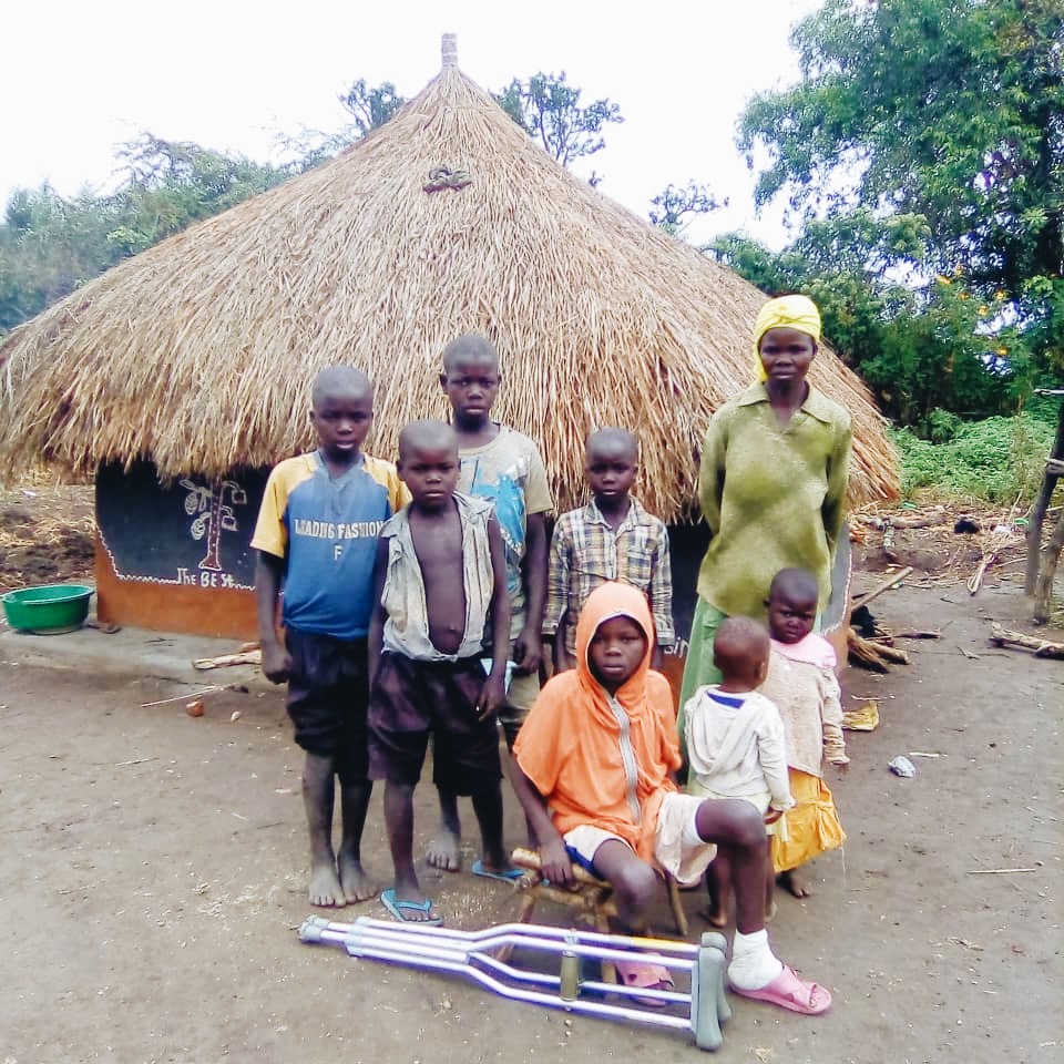 IMOutreach's tweet photo. Both Sunday (Photo 1 in orange with his mother &amp; siblings) and Florence (Photo 2) are now healing “competitively” at home after visiting our wound clinic in late 2019. 

“We are waiting for who will get healed faster. You will see their wound photos [soon]. All are amazing.” https://t.co/JBbcjDDIZ4