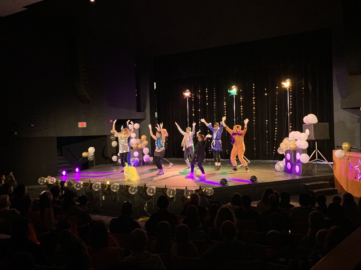 HeratyRyan's tweet photo. Teachers starting off our lip sync battle the right way!!!! #uesvt #mpsvt @emicarleyvt @SusanKochVT @sylviafagin https://t.co/BaaeUUfICs