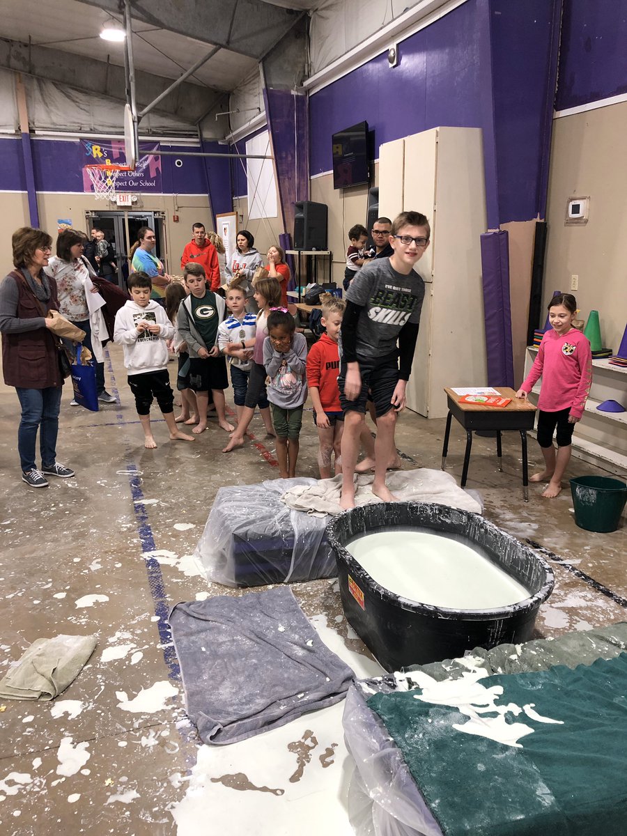 angelamabel1's tweet photo. What a fun filled engaging night for our students, future students, past students, parents, grandparents, teachers and principal !!!!! #WCGrows #PNGProud #WeLeadTX #obleeckmess https://t.co/s0Sm6LHbIi
