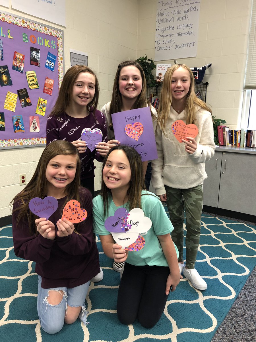 edrw96's tweet photo. Students did such a beautiful job making cards for an amazing Veteran! https://t.co/NtYzTOdkVr