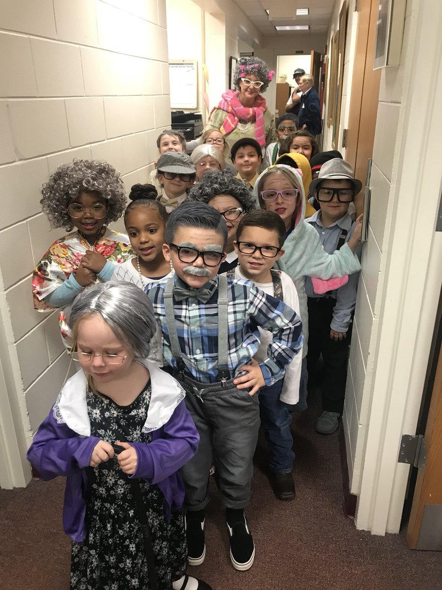 TamaraHopkins15's tweet photo. 100th Day and I was visited by some very old but special students! #welovetohavefun. @SweetwaterPTA @sweetwaterVCPS https://t.co/tR76Rh2Qlb