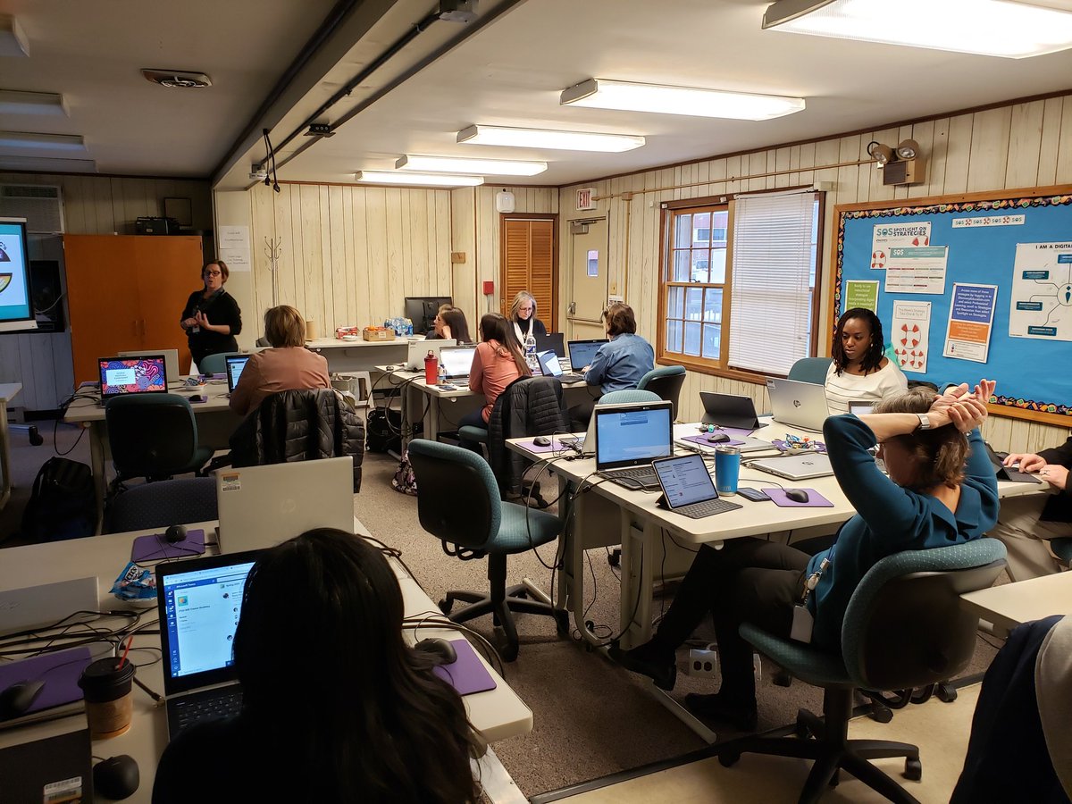 mrwardtechie's tweet photo. Microsoft Trainer Academy with @pwcsproud ITC's. Fun day of learning, idea sharing and collaboration! @MMasseysl @DianeHarazin @twcruz https://t.co/W8eDxfkBWJ